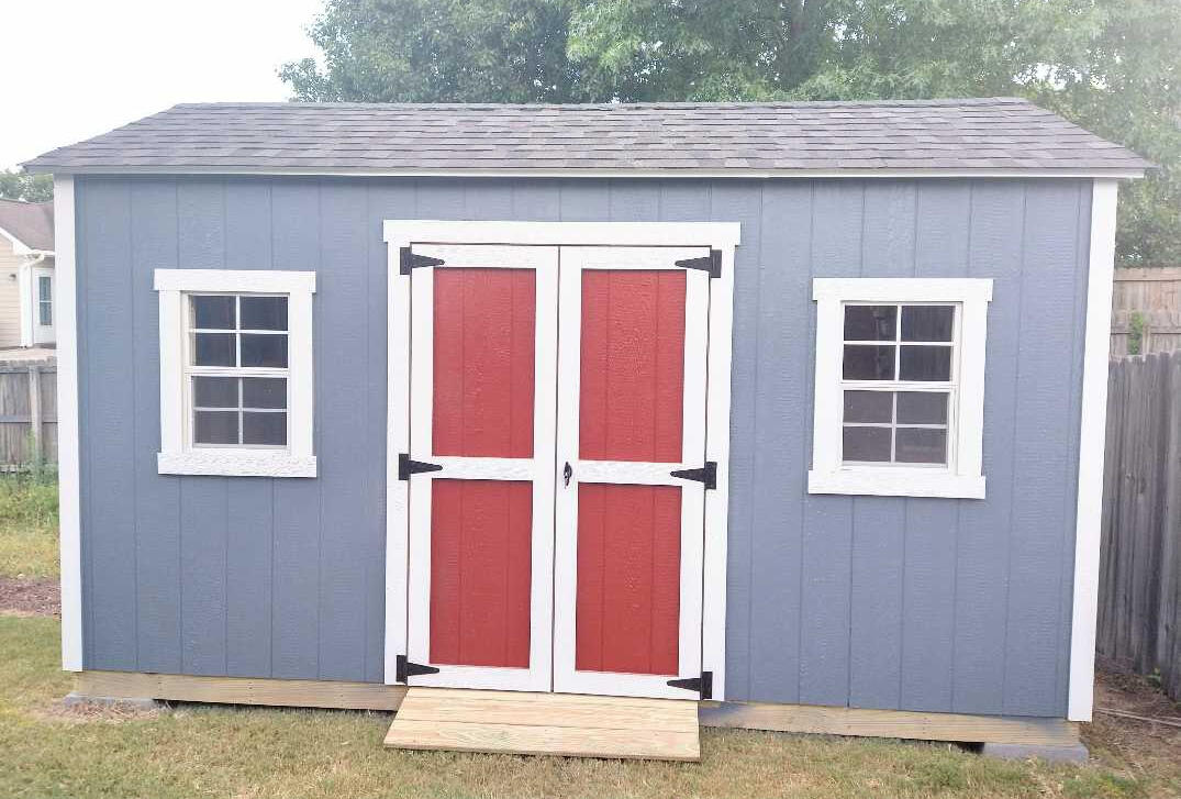 Shed with accent color on door panels